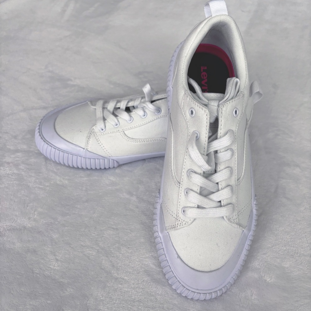 LEVI'S Emma Winter White Low Profile Platform Sneaker--NEW--7.5